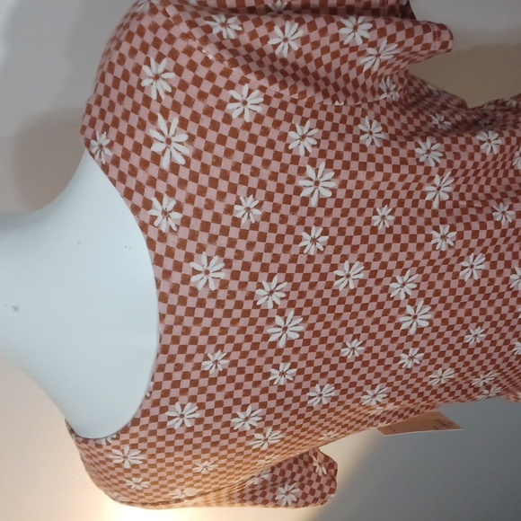 Plaid crop top. Short sleeve tee plunging v-neck, twist front. Balletcore. Large - Picture 6 of 12